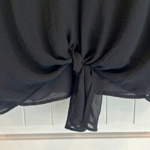 Vince Camuto Tie front black top size 1X - Picture 3 of 7